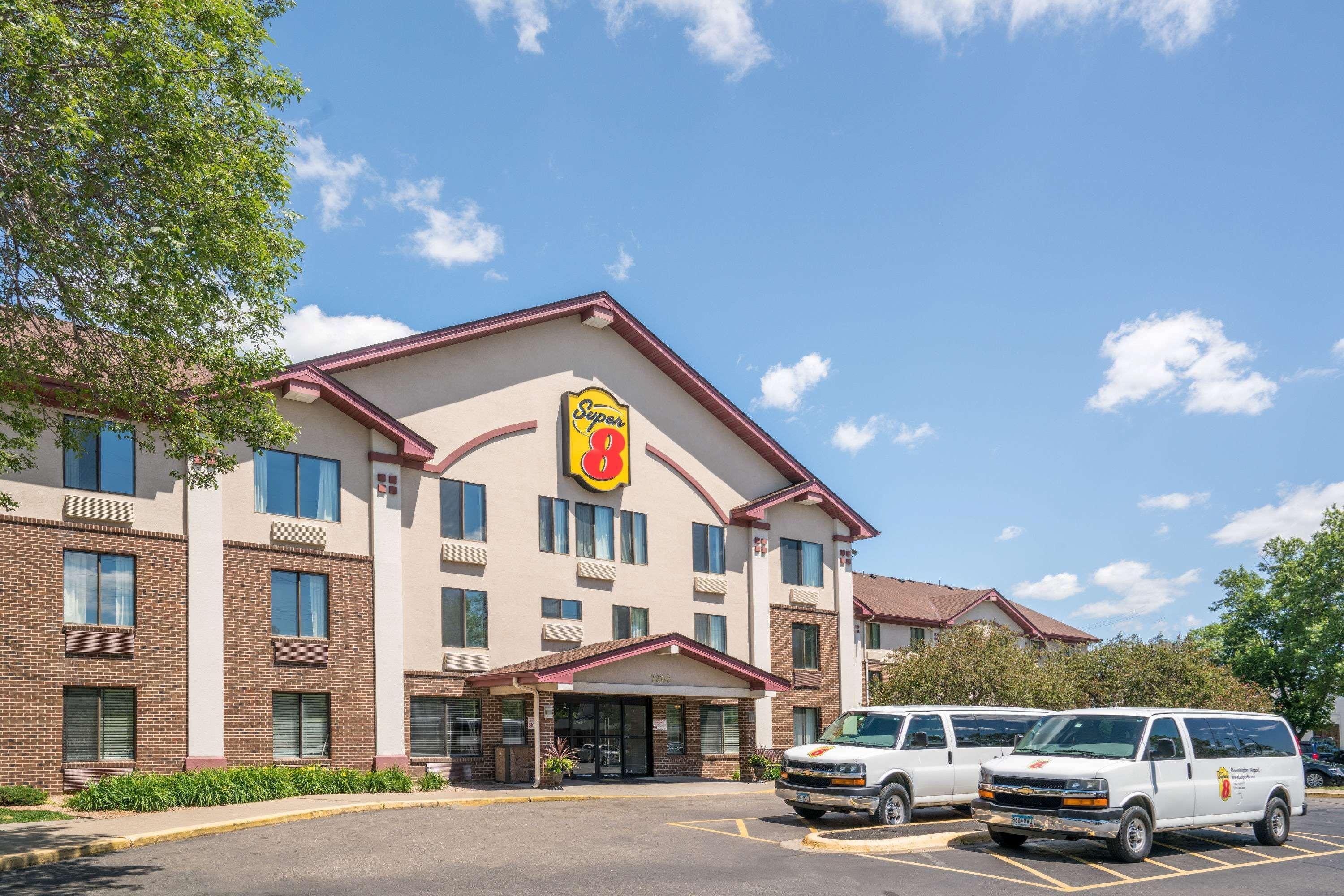 Hotel Super 8 By Wyndham Bloomington/Airport Esterno foto
