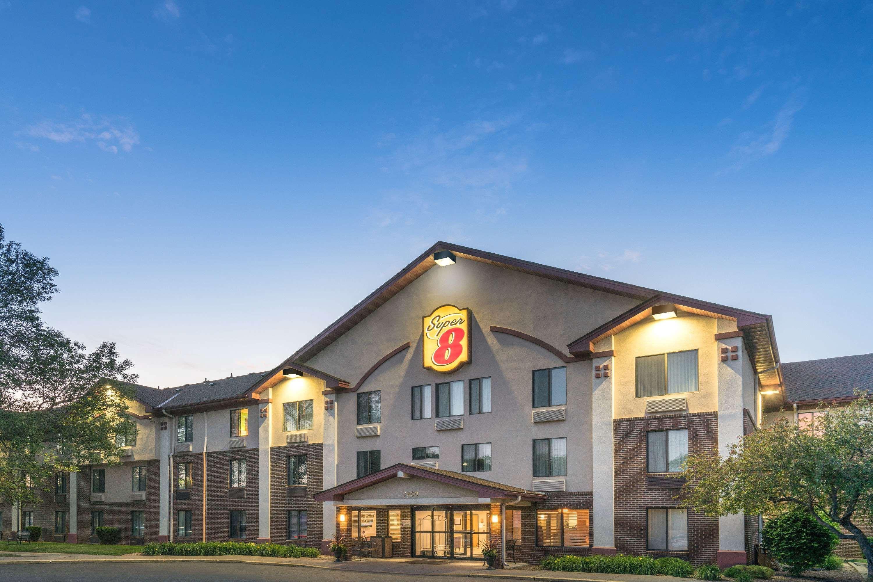 Hotel Super 8 By Wyndham Bloomington/Airport Esterno foto