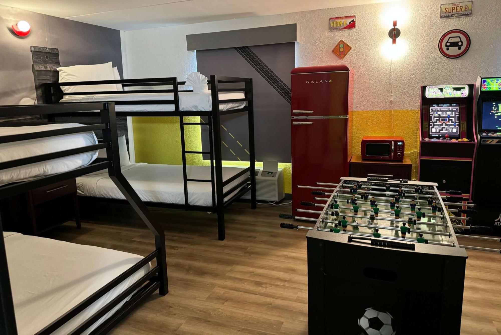 Hotel Super 8 By Wyndham Bloomington/Airport Esterno foto