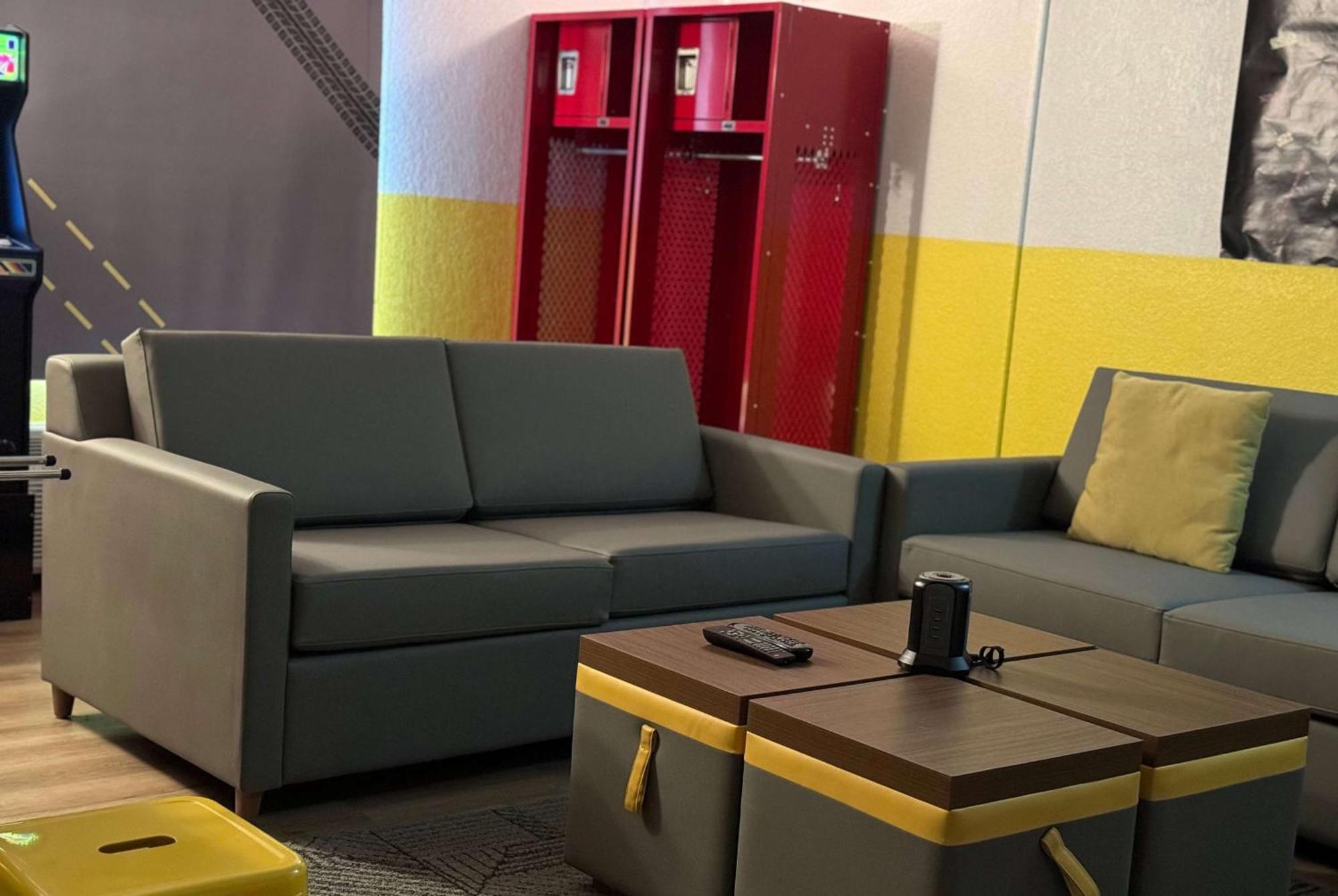 Hotel Super 8 By Wyndham Bloomington/Airport Esterno foto
