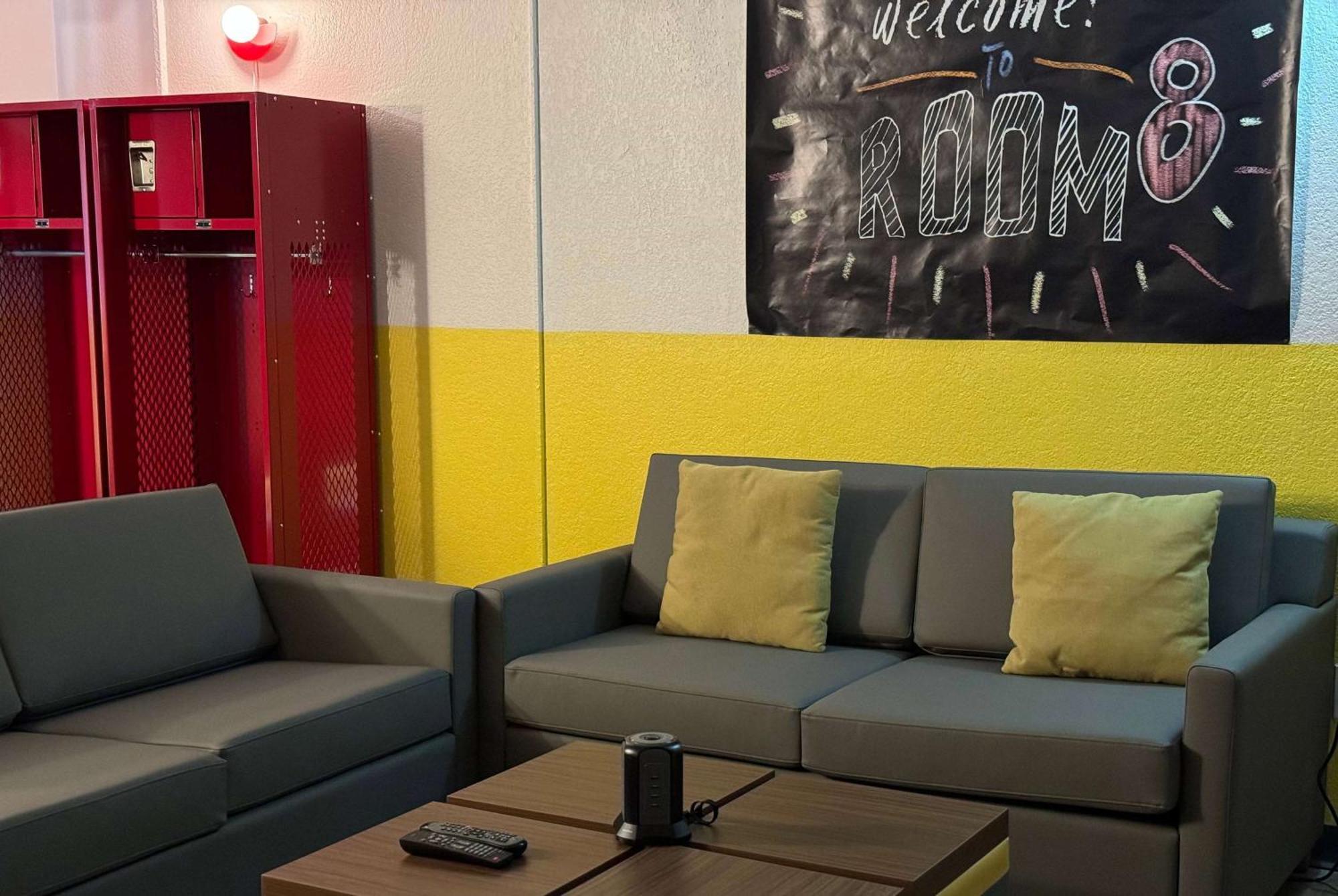 Hotel Super 8 By Wyndham Bloomington/Airport Esterno foto