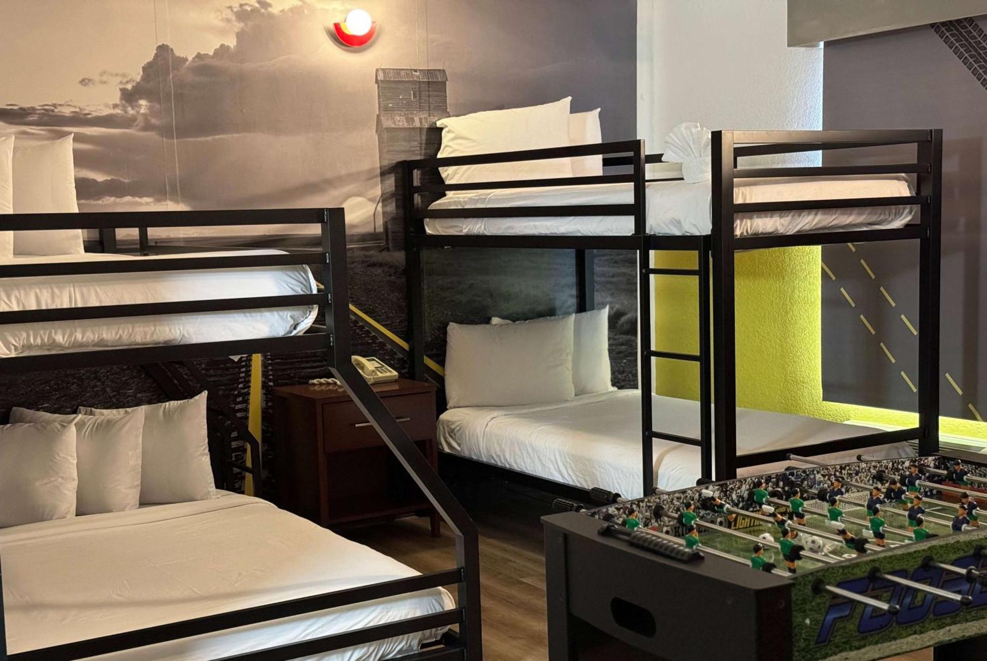 Hotel Super 8 By Wyndham Bloomington/Airport Esterno foto
