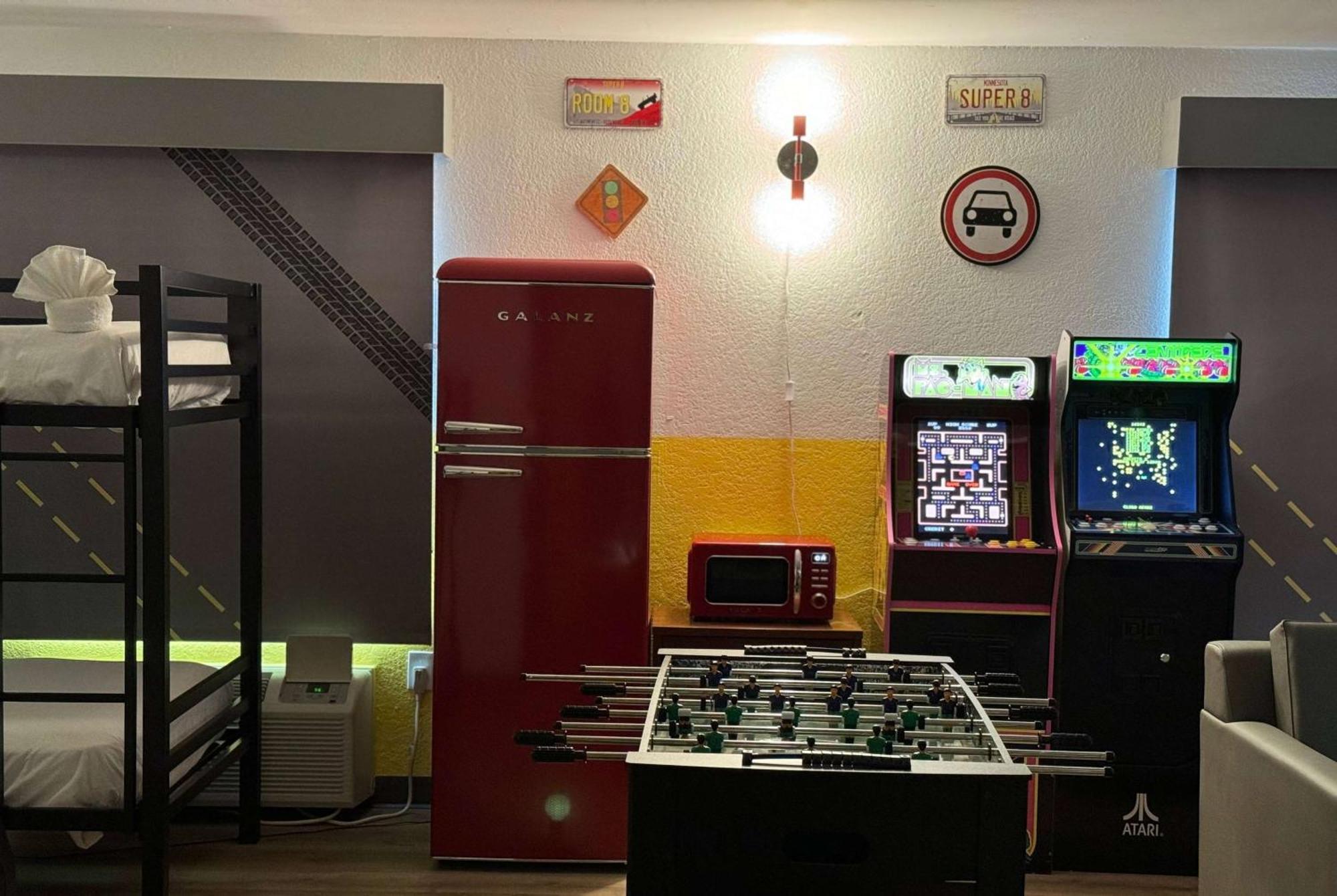 Hotel Super 8 By Wyndham Bloomington/Airport Esterno foto